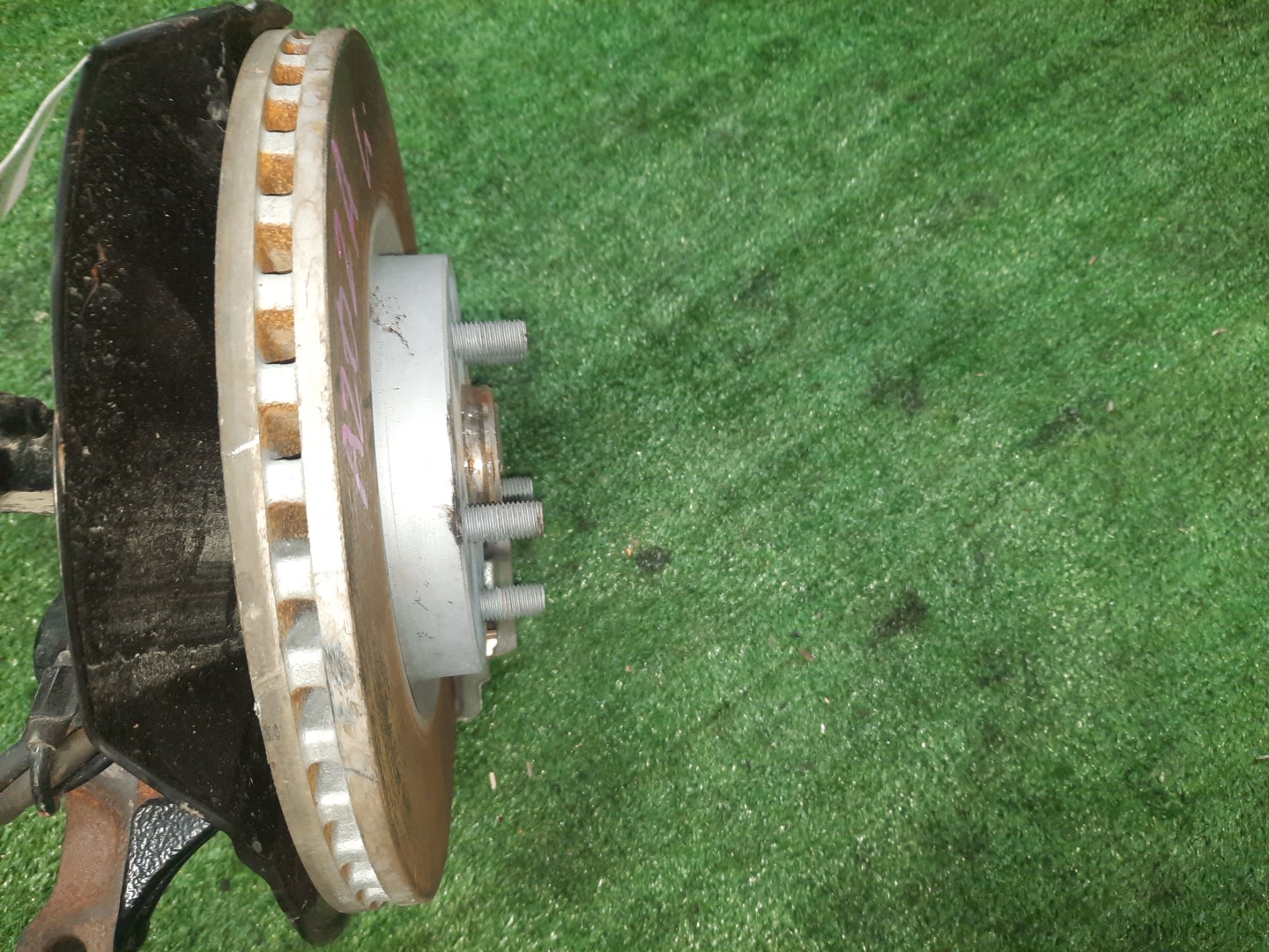 Ступица левая передняя TOYOTA RAIZE, ROCKY A200A, A201A, A202A, A200S, A202S, A201S 1KR-VET, WA-VE, WA-VEX 3 ракурс