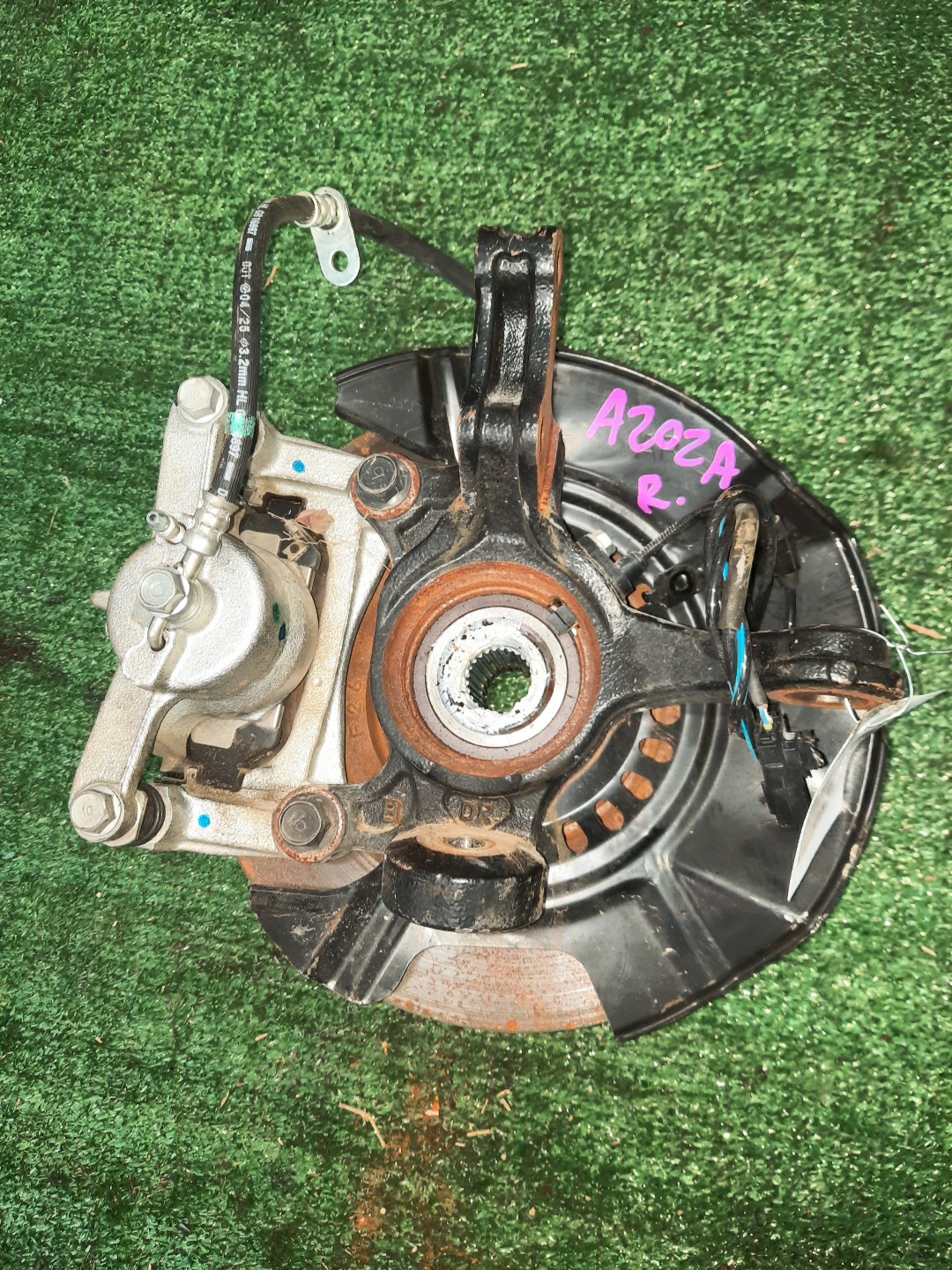 Ступица правая передняя TOYOTA RAIZE, ROCKY A200A, A201A, A202A, A200S, A202S, A201S 1KR-VET, WA-VE, WA-VEX 3 ракурс