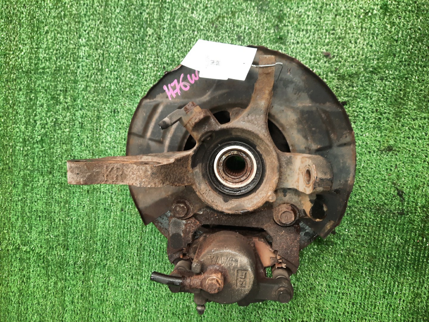 Ступица левая передняя MITSUBISHI PAJERO IO H76W, H66W, H67W, H77W 4G93, 4G93T, 4G94 3 ракурс