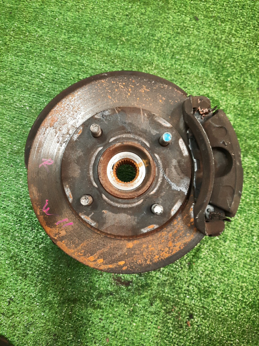 Ступица правая передняя NISSAN AVENIR SW11, W11, PW11, RW11 CD20ET, QG18DE, SR20DE, QR20DE 1 ракурс