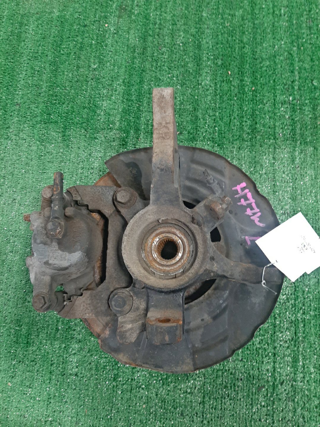 Ступица левая передняя MITSUBISHI PAJERO IO H76W, H66W, H67W, H77W 4G93, 4G93T, 4G94 4 ракурс