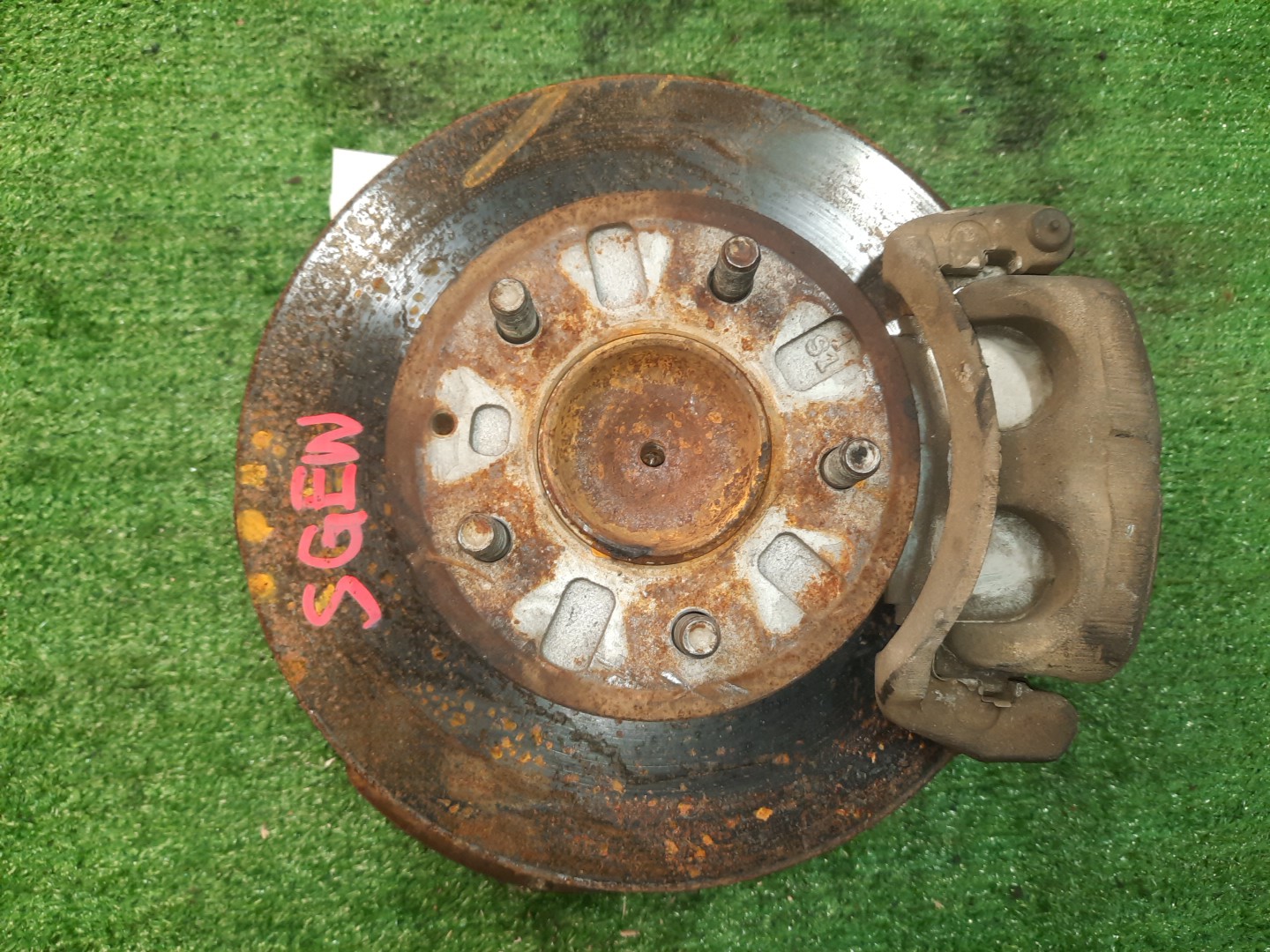 Ступица левая передняя  MAZDA BONGO FRIENDEE SGE3, SGEW, SGLW, SGL5, SGL3 FE, WL-T 1 ракурс