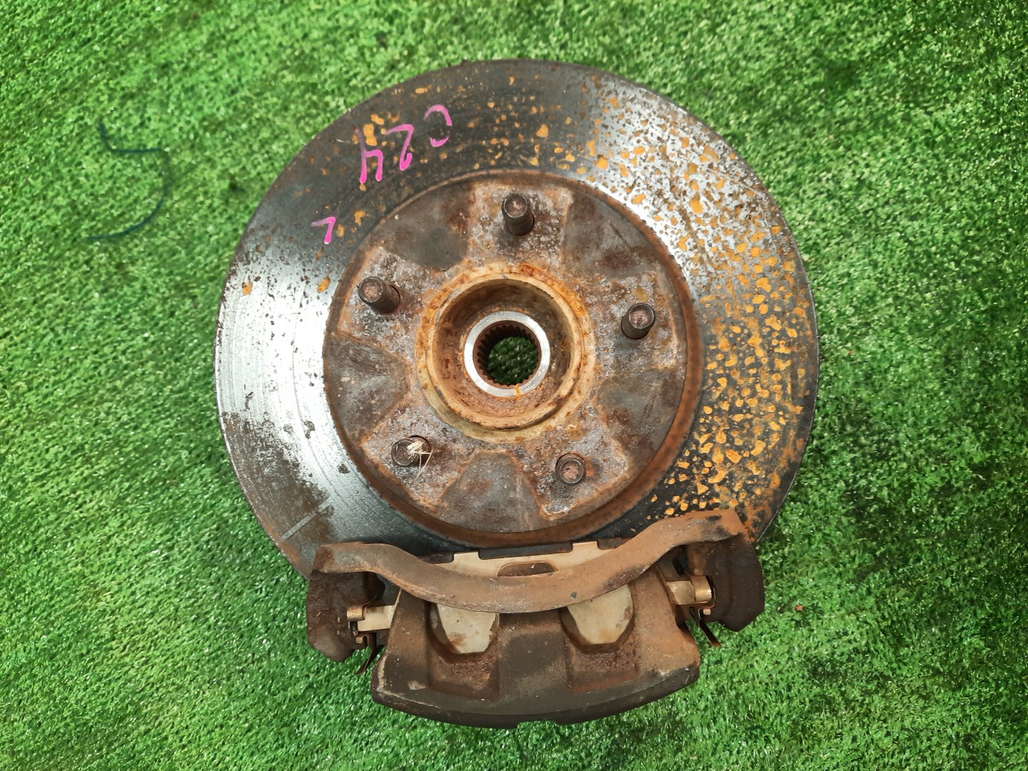 Ступица левая передняя NISSAN SERENA TNC24, TC24, RC24, PC24, PNC24, VC24, VNC24 QR20DE, QR25DE, SR20DE, YD25DDTI 1 ракурс Ступица левая передняя NISSAN SERENA TNC24, TC24, RC24, PC24, PNC24, VC24, VNC24 QR20DE, QR25DE, SR20DE, YD25DDTI 1 ракурс