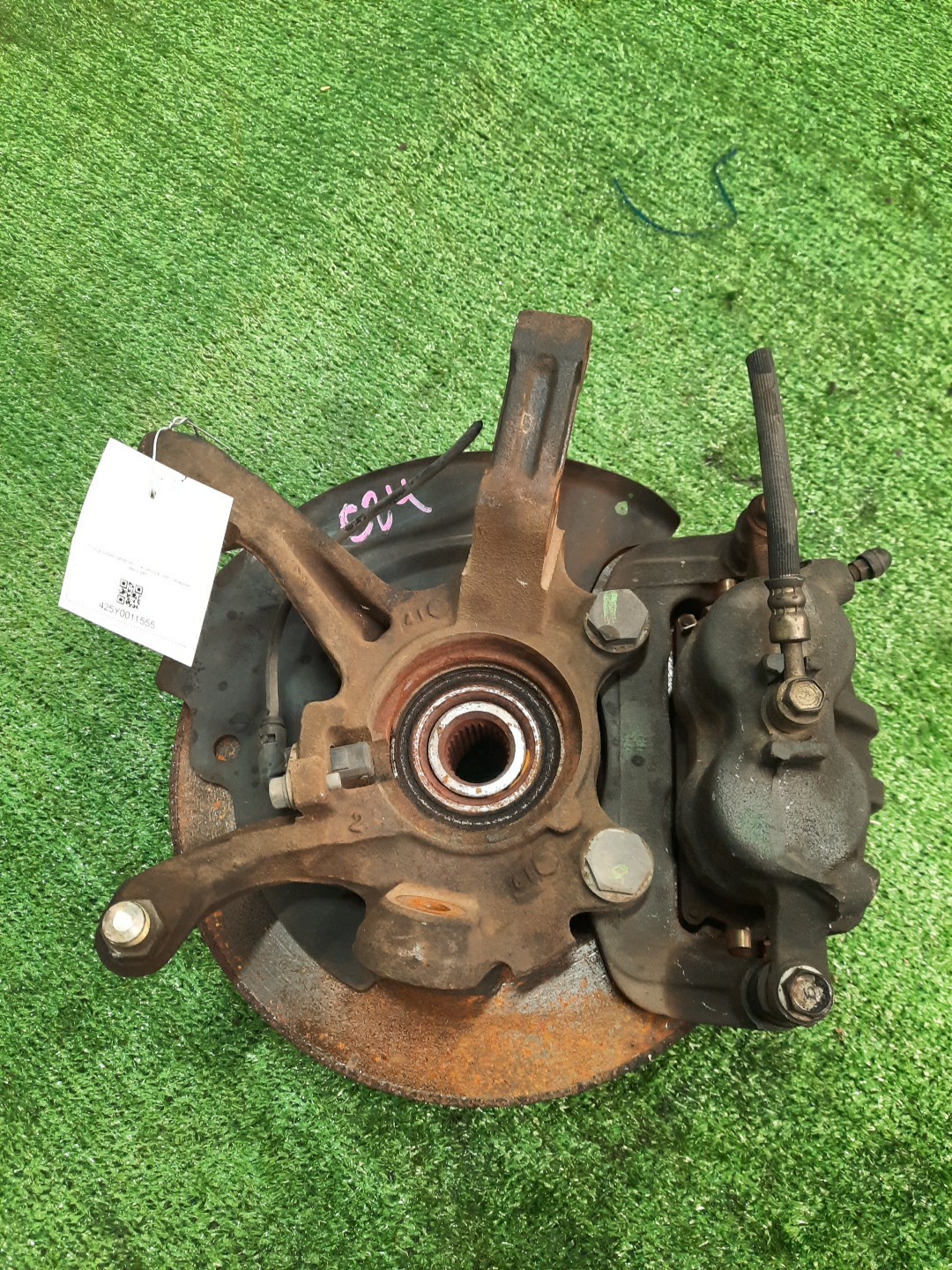 Ступица левая передняя для NISSAN SERENA TNC24, TC24, RC24, PC24, PNC24, VC24, VNC24 QR20DE, QR25DE, SR20DE, YD25DDTI 3 ракурс Ступица левая передняя для NISSAN SERENA TNC24, TC24, RC24, PC24, PNC24, VC24, VNC24 QR20DE, QR25DE, SR20DE, YD25DDTI 3 ракурс