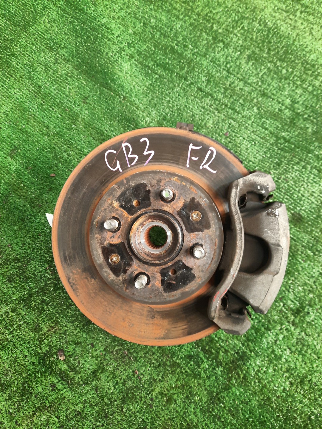 Ступица правая передняя  HONDA FREED SPIKE GB3 L15A 1 ракурс