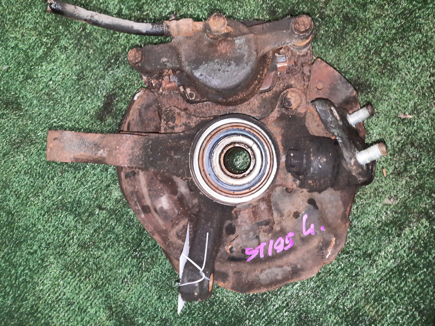 Ступица левая передняя TOYOTA CALDINA, CARINA, CORONA, CORONA PREMIO ST215G, CT216, ST215, CT216G, ST195G, ST195, CT195, CT215 3S-FE, 3S-GE, 3C-TE, 2C, 2C-T 3 ракурс