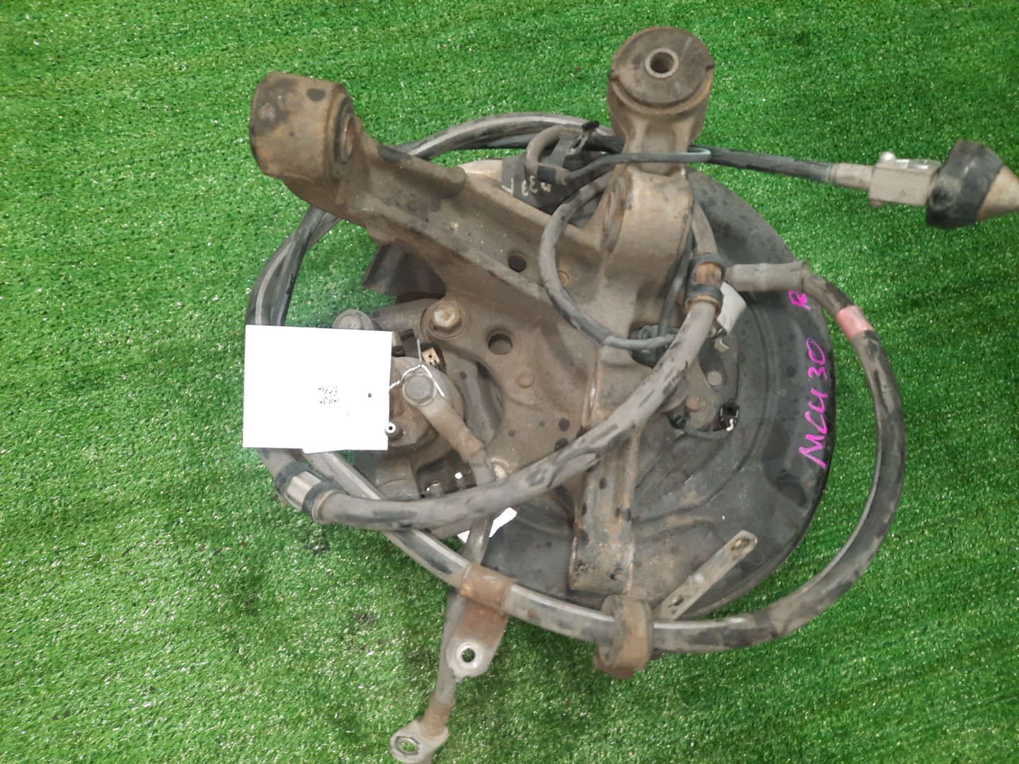Ступица правая задняя TOYOTA HARRIER MCU30W 1MZ-FE 2 ракурс
