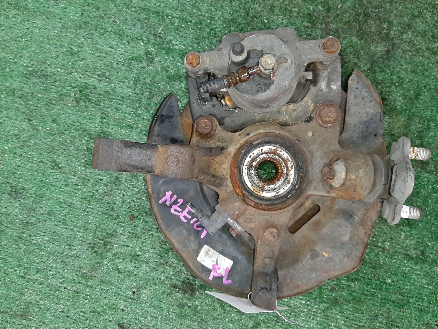 Ступица левая передняя TOYOTA COROLLA, COROLLA FIELDER, ALLEX, COROLLA RUNX NZE121 1NZ-FE 3 ракурс
