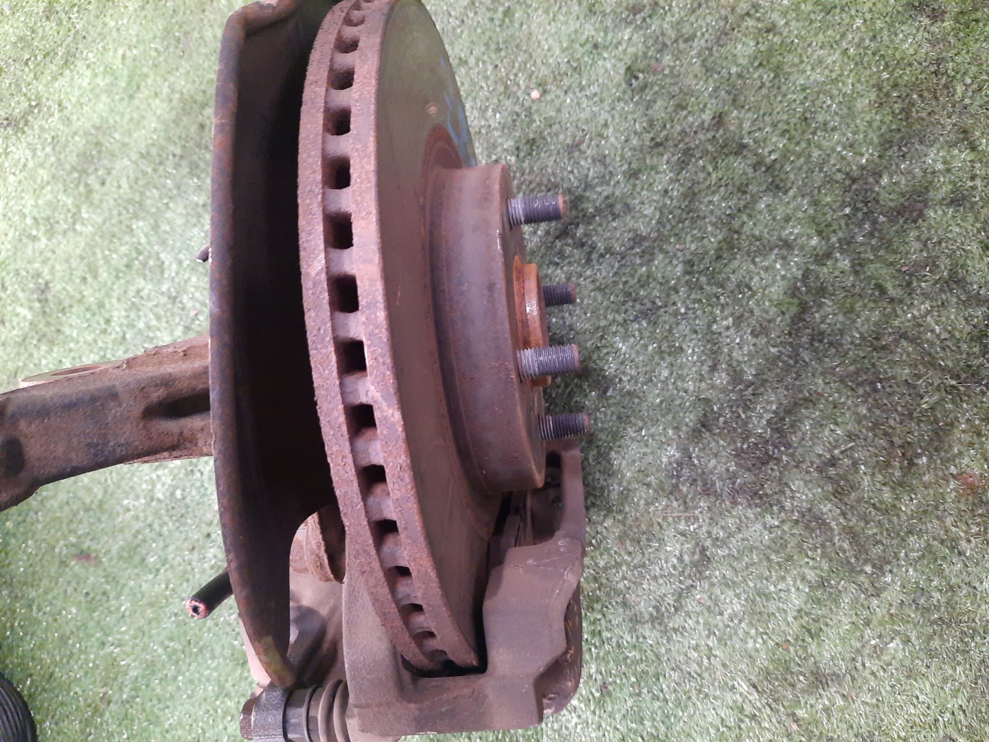 Ступица левая передняя TOYOTA AXIO, COROLLA FIELDER, COROLLA  AXIO, FIELDER NZE141, ZRE142, ZRE142G, NZE141G 1NZ-FE, 2ZR-FAE, 2ZR-FE 2 ракурс