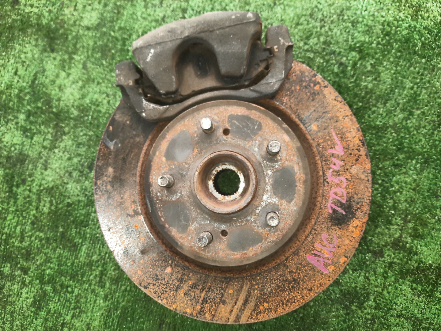 Ступица левая передняя  SUZUKI ESCUDO TA74W, TDB4W, TD94W, TD54W, TDA4W M16A, N32A, H27A, J20A, J24B 1 ракурс