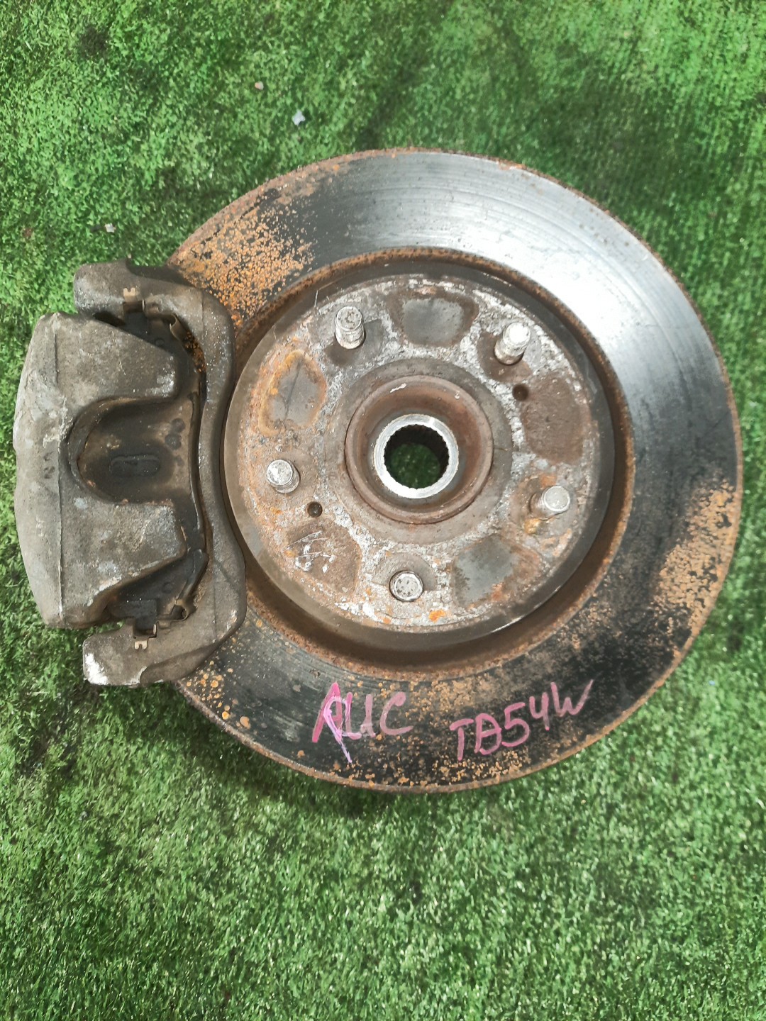 Ступица правая передняя  SUZUKI ESCUDO TA74W, TDB4W, TD94W, TD54W, TDA4W M16A, N32A, H27A, J20A, J24B 1 ракурс