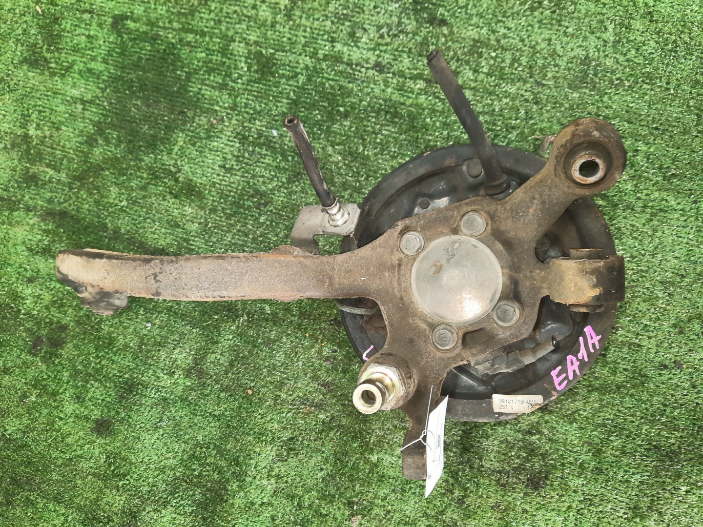 Ступица левая задняя MITSUBISHI GALANT, LEGNUM EA1A, EA7A, EA3A, EA1W, EA3W, EA4W, EA5W, EA7W 4G93, 4G94, 4G64, 6A12, 6A13 2 ракурс