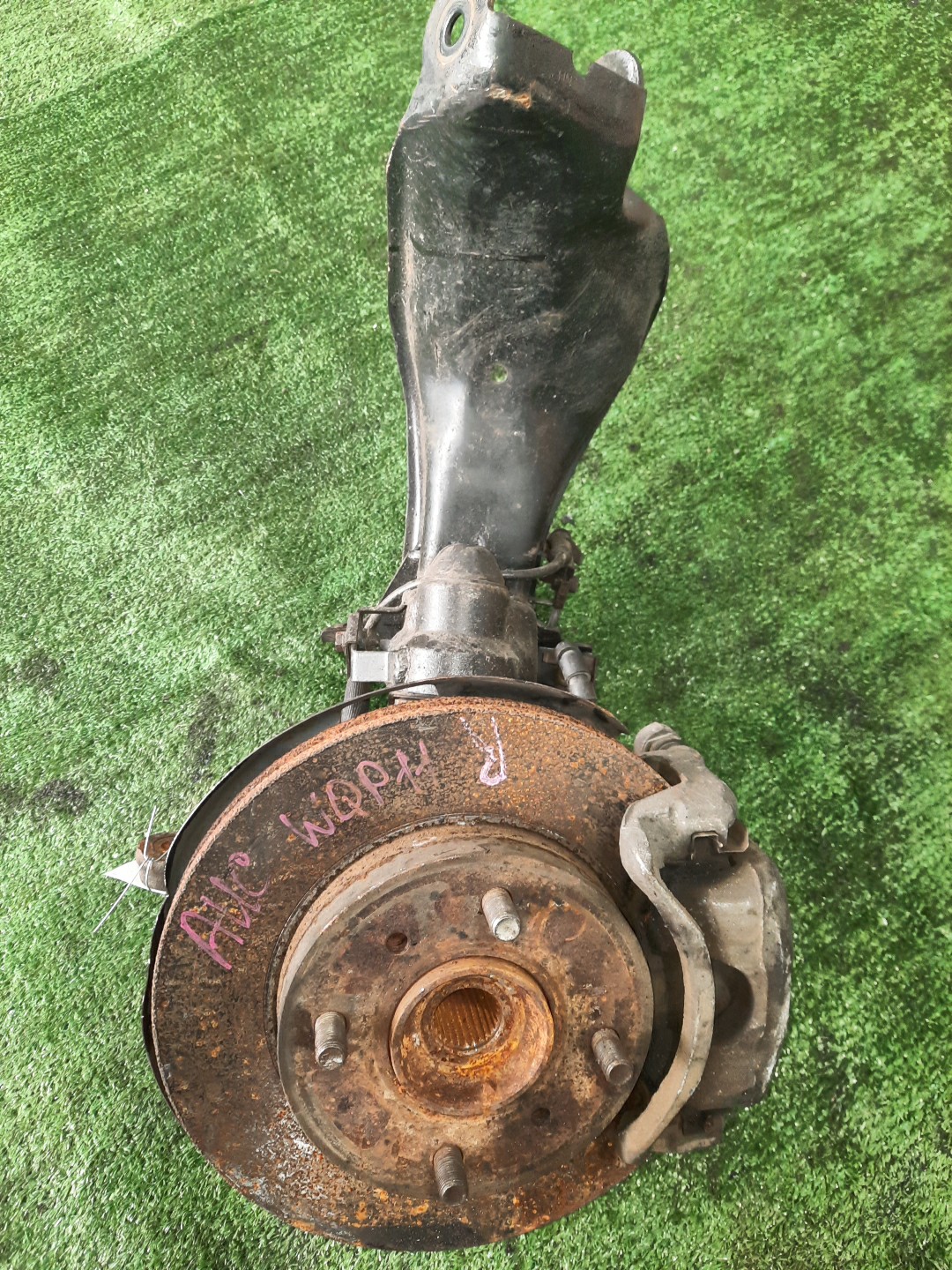 Ступица правая передняя NISSAN BLUEBIRD, PRIMERA SU14, U14, QU14, HU14, EU14, P11, WP11, QP11, HP11, WQP11, WHP11 CD20, SR20DE, QG18DE, QG18DD, SR18DE, SR20VE 1 ракурс