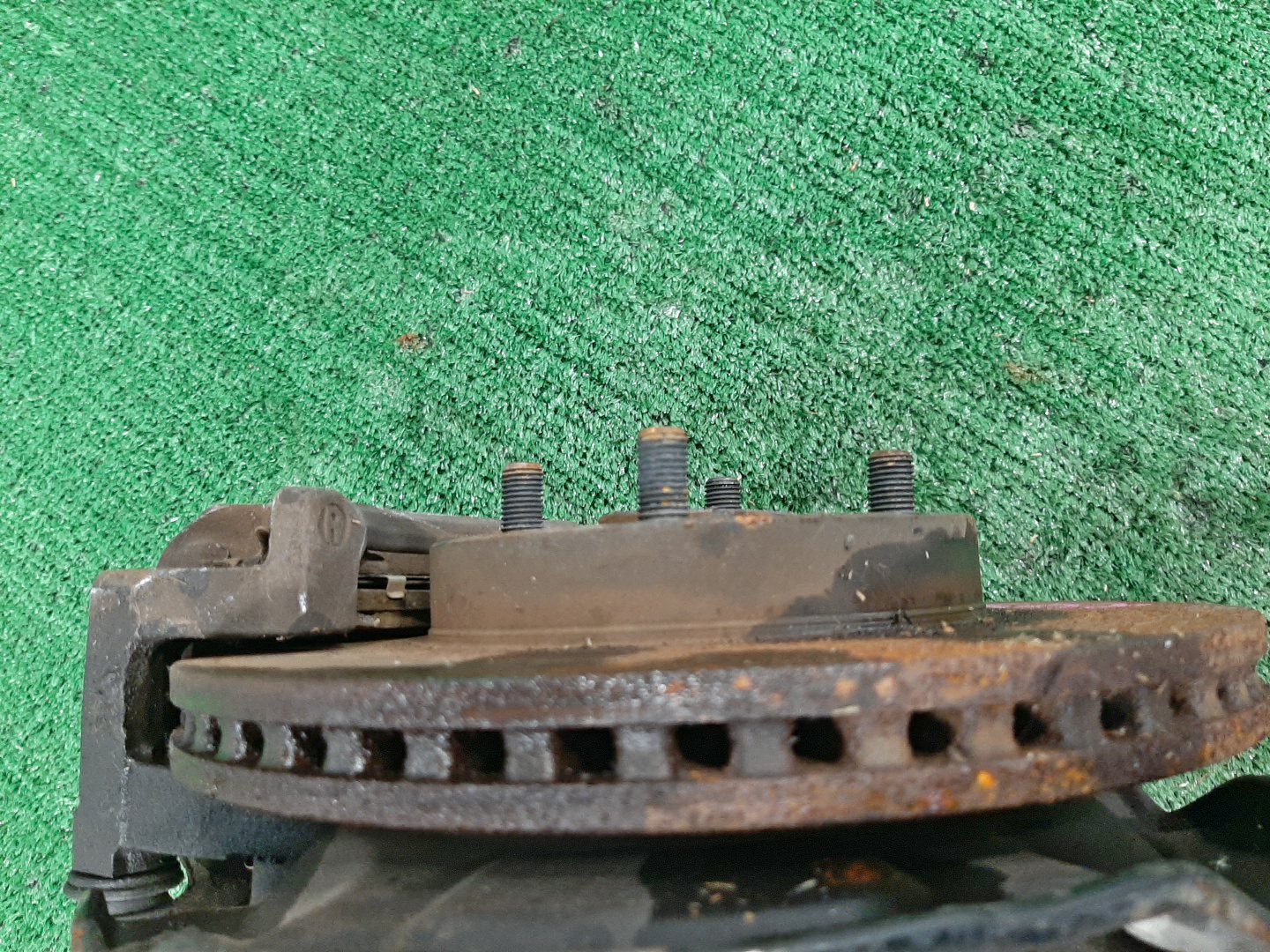Ступица правая передняя TOYOTA VITZ KSP90 1KR-FE 3 ракурс