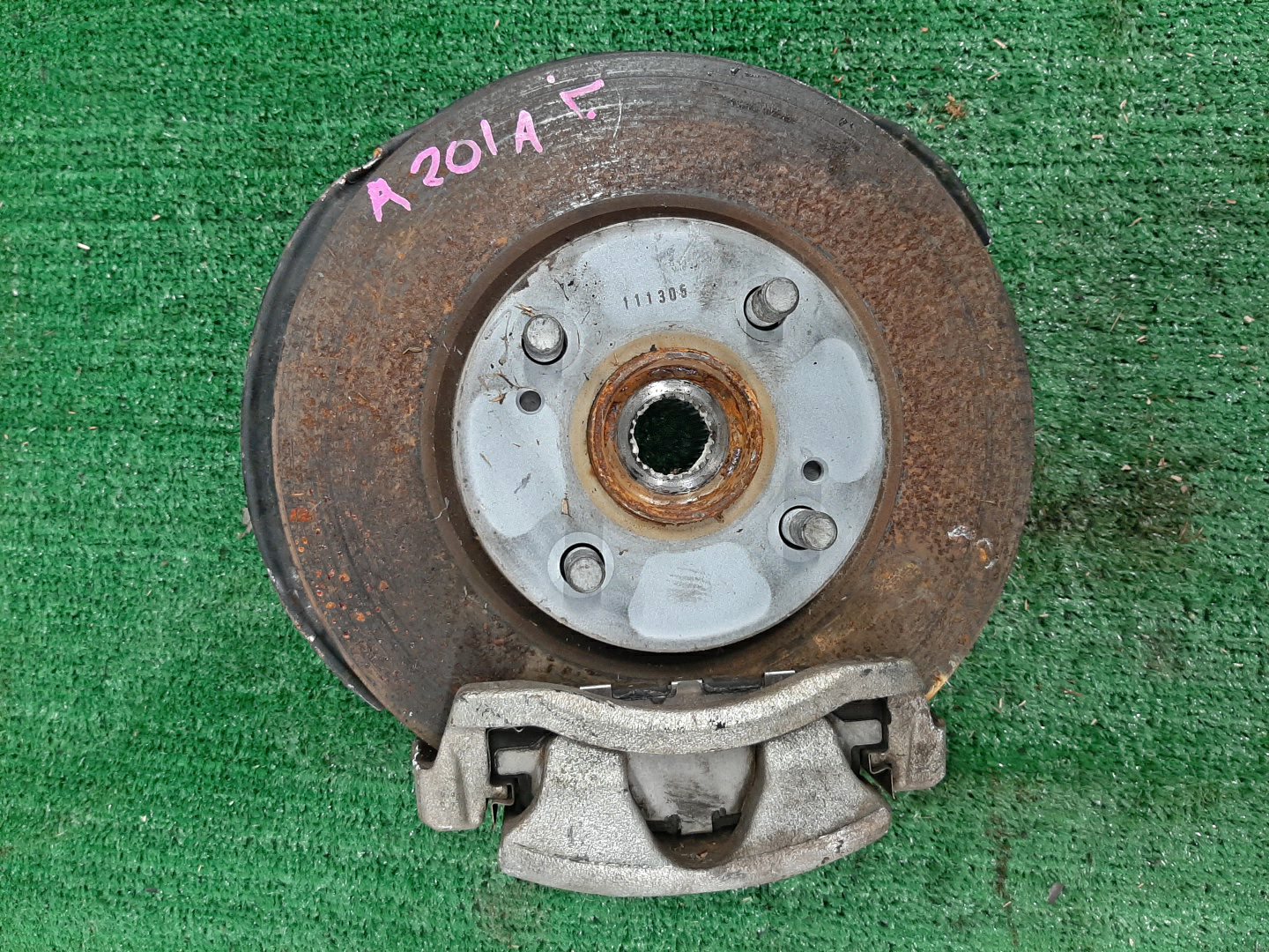 Ступица левая передняя TOYOTA RAIZE, ROCKY A200A, A201A, A202A, A200S, A202S, A201S 1KR-VET, WA-VE, WA-VEX 1 ракурс Ступица левая передняя TOYOTA RAIZE, ROCKY A200A, A201A, A202A, A200S, A202S, A201S 1KR-VET, WA-VE, WA-VEX 1 ракурс