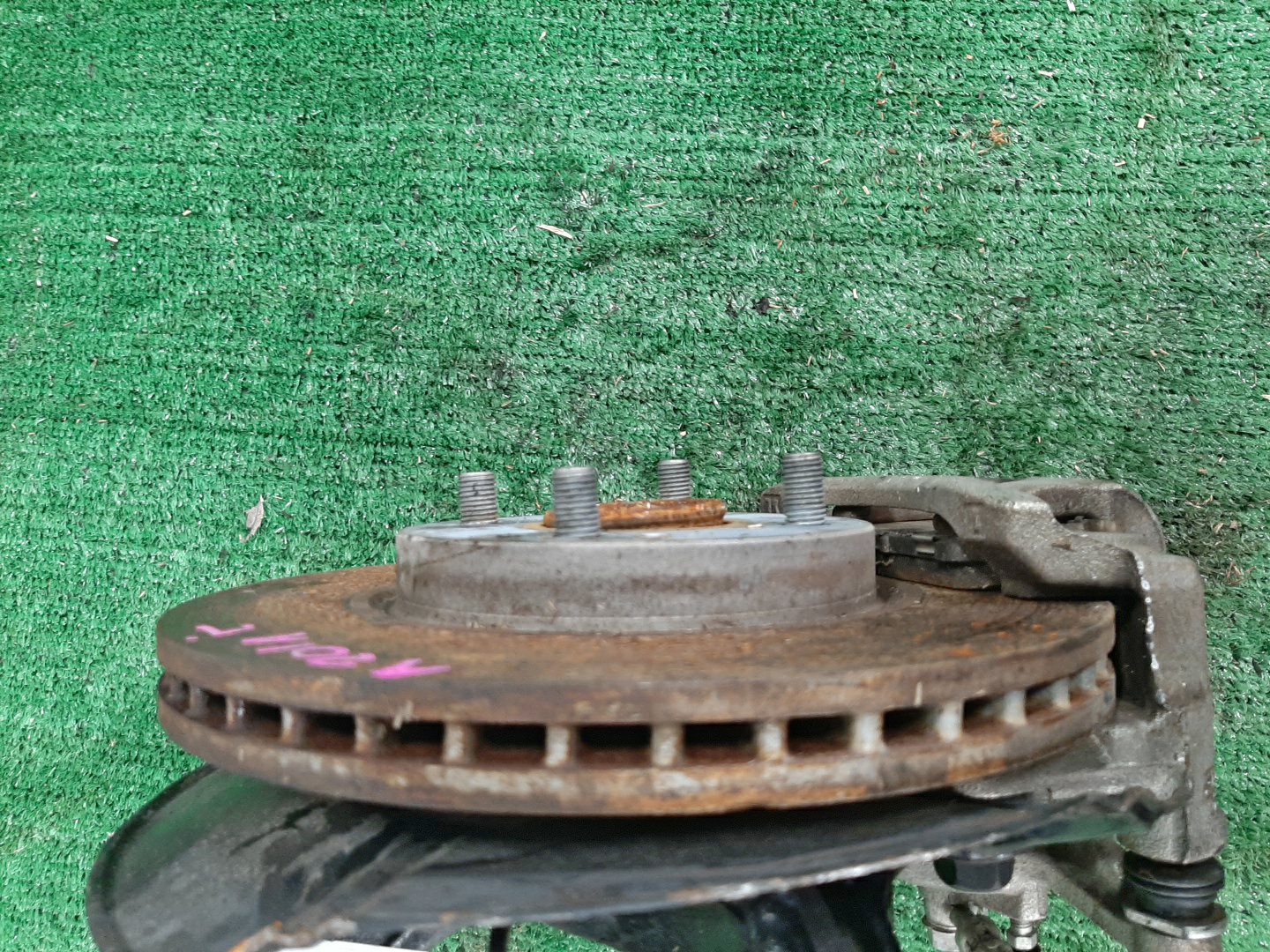 Ступица левая передняя TOYOTA RAIZE, ROCKY A200A, A201A, A202A, A200S, A202S, A201S 1KR-VET, WA-VE, WA-VEX 3 ракурс