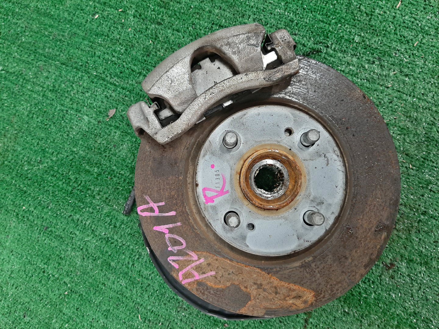 Ступица правая передняя TOYOTA RAIZE, ROCKY A200A, A201A, A202A, A200S, A202S, A201S 1KR-VET, WA-VE, WA-VEX 1 ракурс Ступица правая передняя TOYOTA RAIZE, ROCKY A200A, A201A, A202A, A200S, A202S, A201S 1KR-VET, WA-VE, WA-VEX 1 ракурс