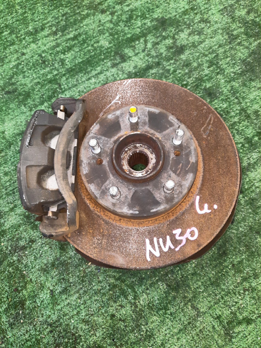 Ступица левая передняя NISSAN BASSARA, PRESAGE JNU30, JTNU30, JVNU30, NU30, TNU30, VNU30 KA24DE, QR25DE, YD25DDTI 1 ракурс