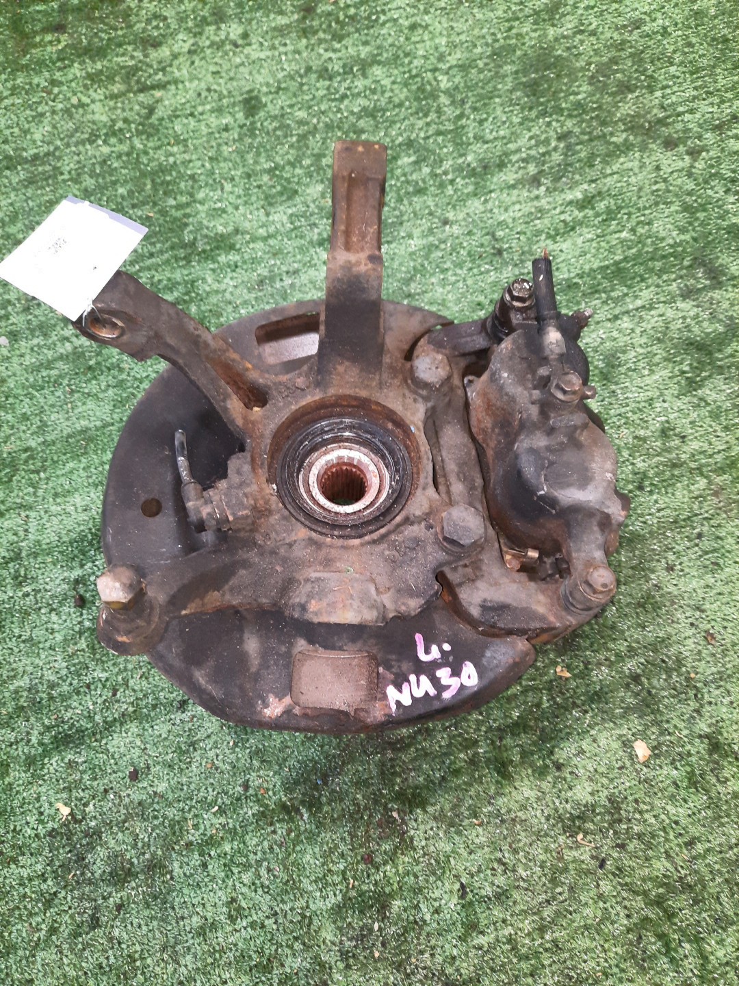 Ступица левая передняя NISSAN BASSARA, PRESAGE JNU30, JTNU30, JVNU30, NU30, TNU30, VNU30 KA24DE, QR25DE, YD25DDTI 2 ракурс