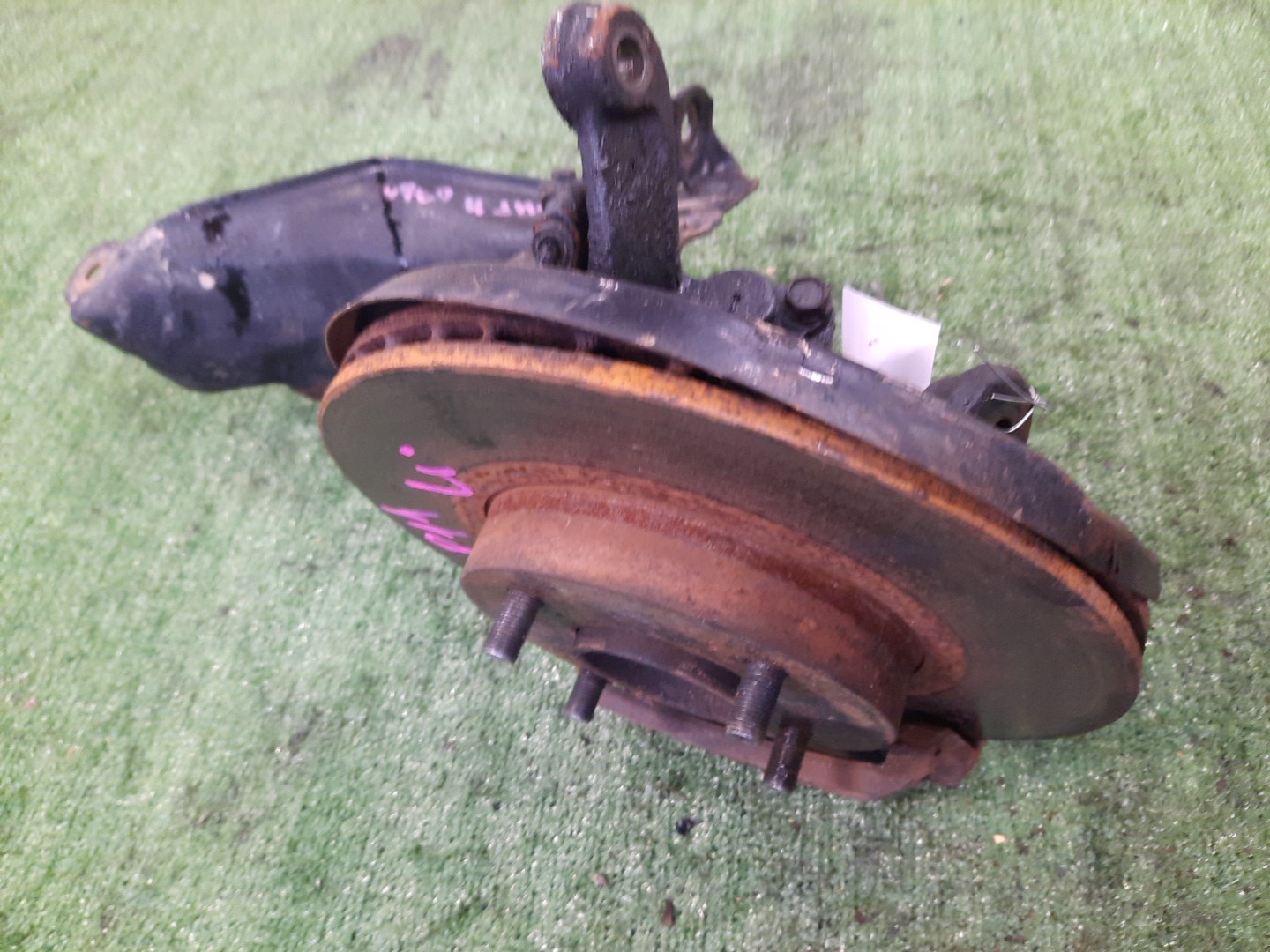 Ступица левая передняя NISSAN BLUEBIRD, PRIMERA SU14, U14, QU14, HU14, EU14, P11, WP11, QP11, HP11, WQP11, WHP11 CD20, SR20DE, QG18DE, QG18DD, SR18DE, SR20VE 3 ракурс