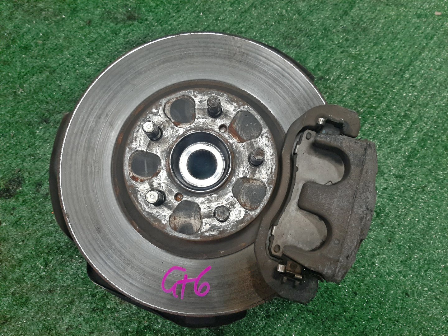 Ступица левая передняя  SUBARU IMPREZA GK6, GK7, GK3, GK2, GT3, GT2, GT6, GT7 FB20 1 ракурс