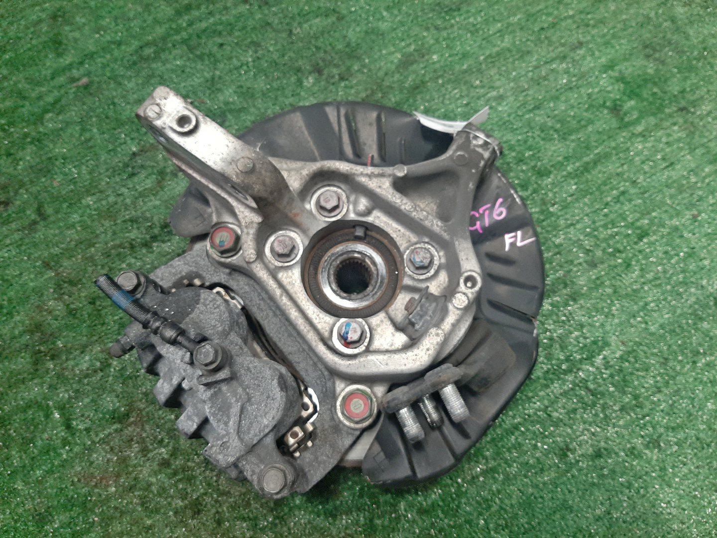 Ступица левая передняя SUBARU IMPREZA GK6, GK7, GK3, GK2, GT3, GT2, GT6, GT7 FB20 2 ракурс
