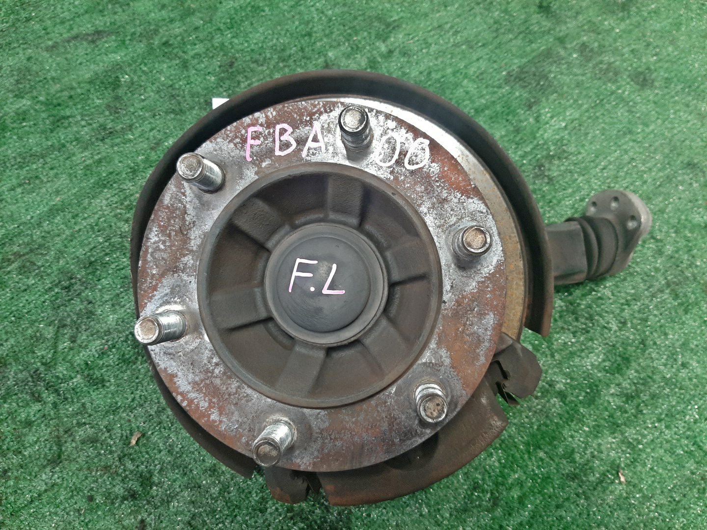 Ступица левая передняя MITSUBISHI FUSO CANTER FBA00 4P10 1 ракурс