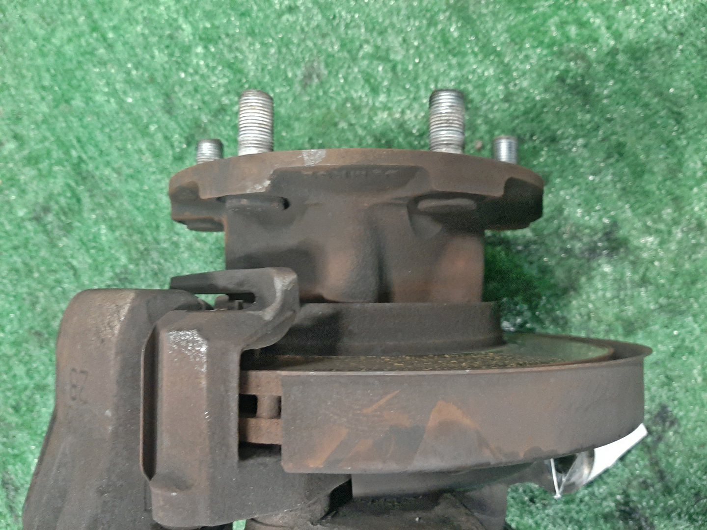 Ступица левая передняя MITSUBISHI FUSO CANTER FBA00 4P10 3 ракурс