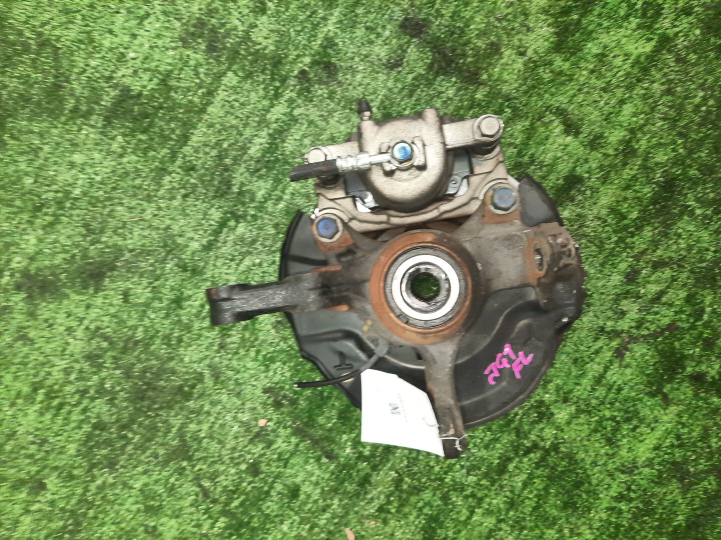 Ступица левая передняя  HONDA N-ONE JG1 S07A 1 ракурс