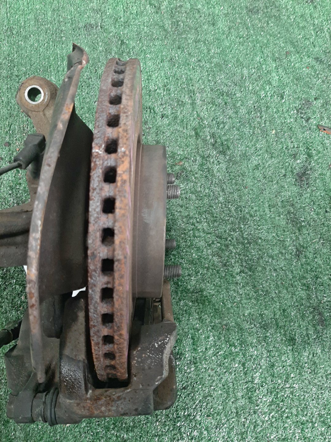 Ступица левая передняя TOYOTA AXIO, COROLLA FIELDER, COROLLA  AXIO, FIELDER NZE141, ZRE142, ZRE142G, NZE141G 1NZ-FE, 2ZR-FAE, 2ZR-FE 3 ракурс