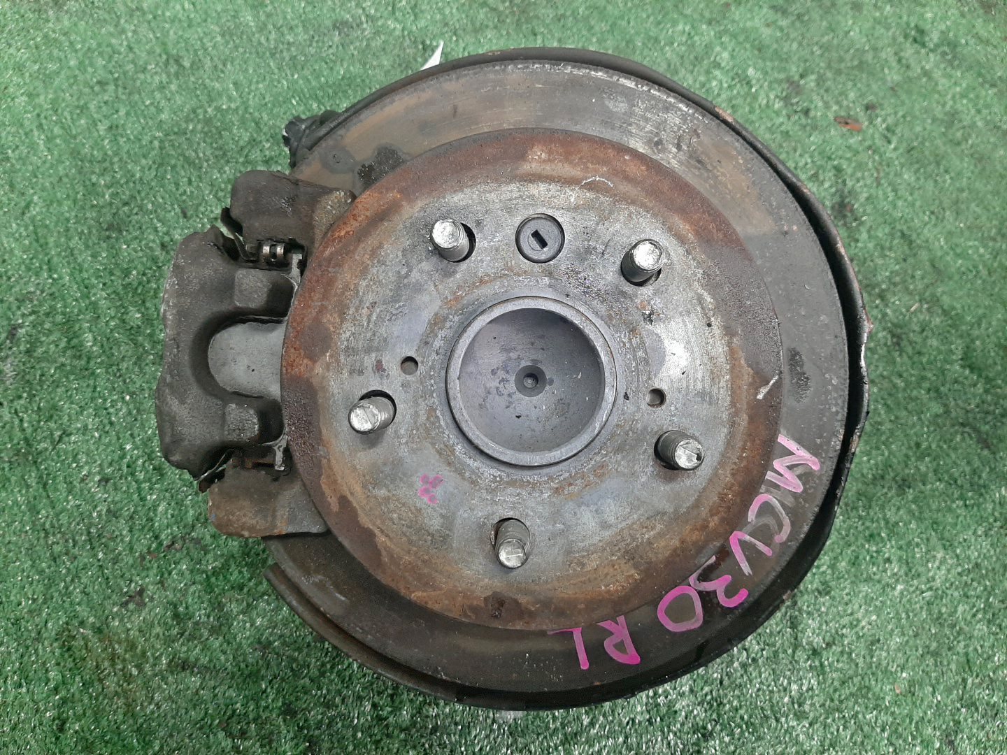 Ступица левая задняя TOYOTA WINDOM MCV30 1MZ-FE 1 ракурс