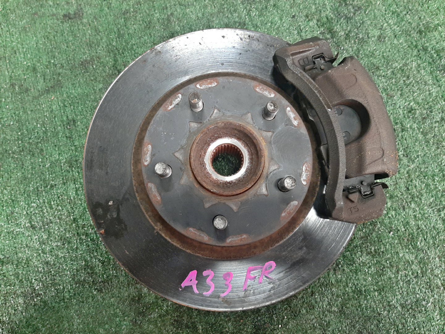Ступица правая передняя NISSAN CEFIRO A33 VQ20DE, VQ25DD 1 ракурс