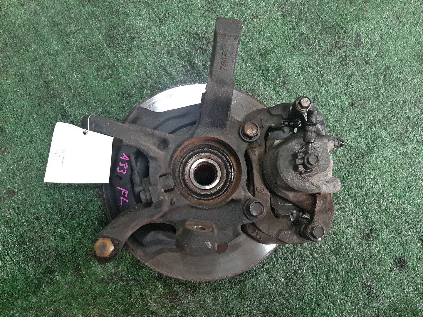 Ступица левая передняя NISSAN CEFIRO A33 VQ20DE, VQ25DD 2 ракурс