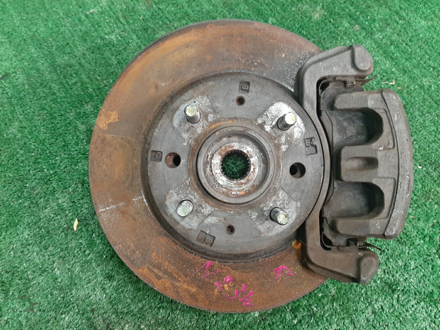 Ступица правая передняя MITSUBISHI RVR N23WG 4G63 1 ракурс