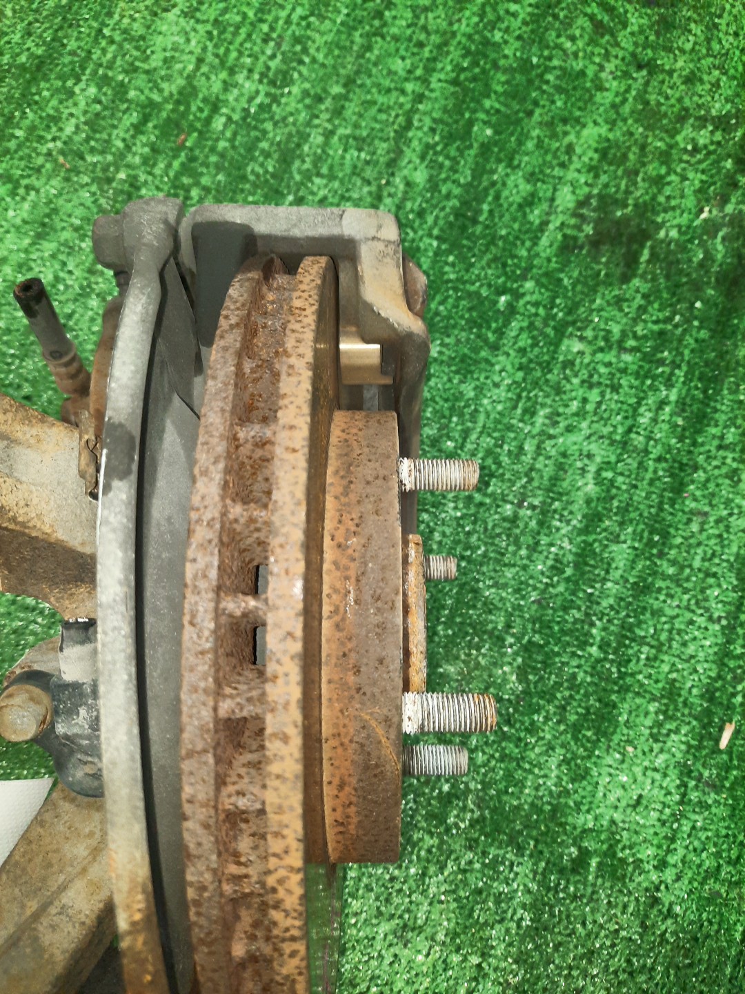 Ступица правая передняя MITSUBISHI DION CR6W, CR9W, CR5W 4G94, 4G63, 4G93 2 ракурс