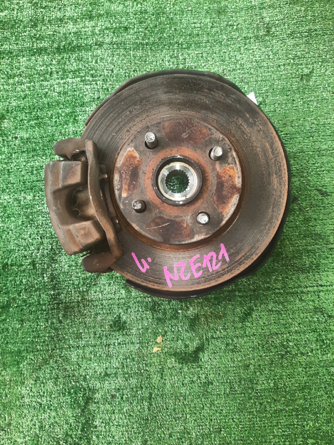 Ступица левая передняя TOYOTA COROLLA, COROLLA FIELDER, ALLEX, COROLLA RUNX NZE121 1NZ-FE 3 ракурс