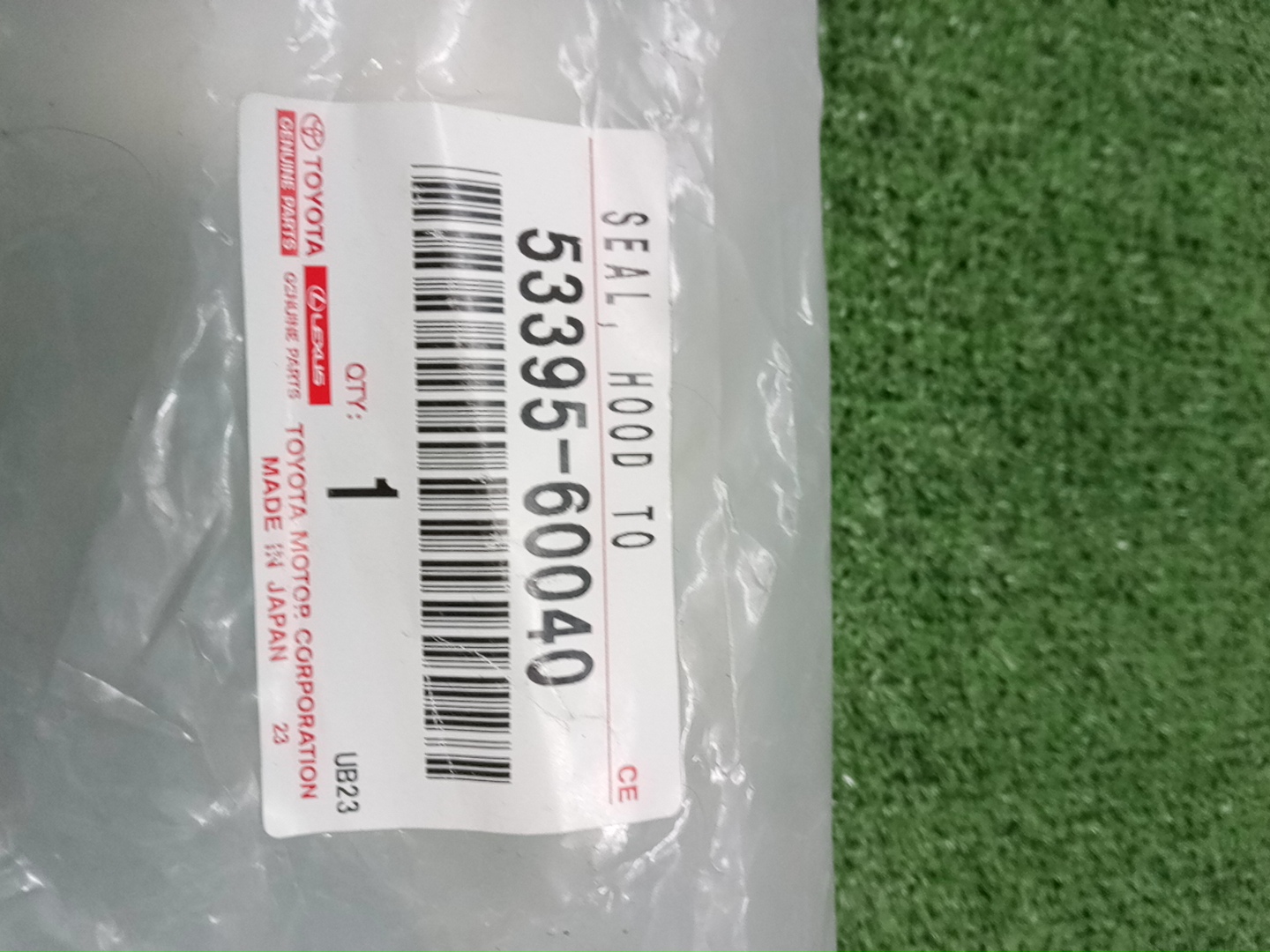 Уплотнительная резинка TOYOTA LAND CRUISER PRADO TRJ150 53395-60040 4 ракурс