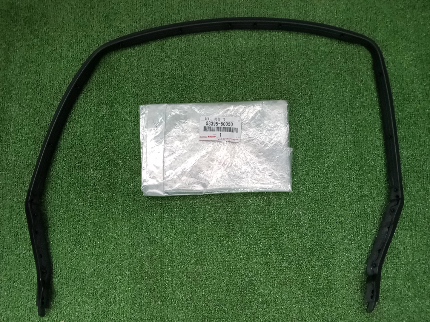 Уплотнительная резинка LEXUS GX460 URJ150 53395-60050 1 ракурс