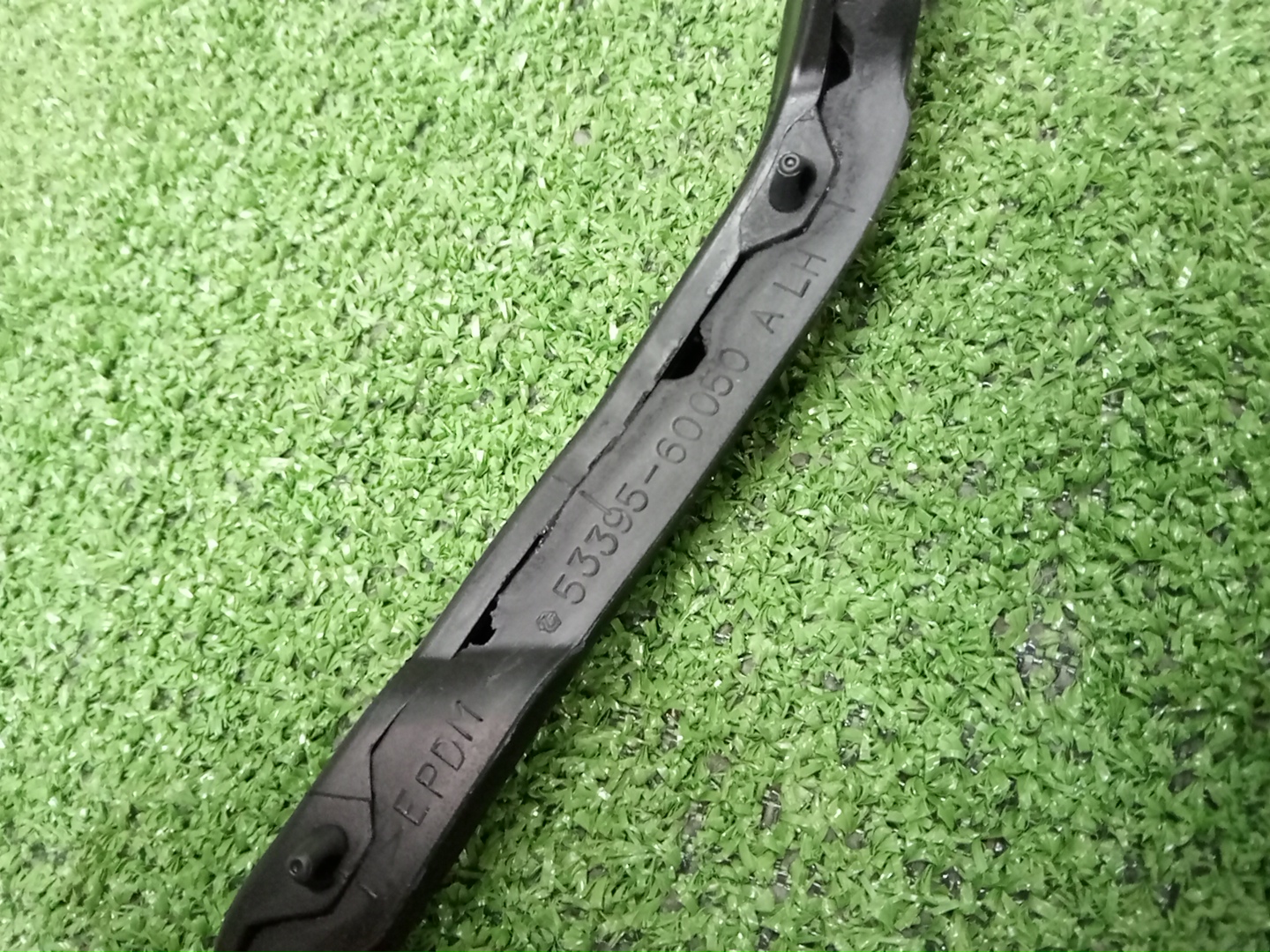 Уплотнительная резинка LEXUS GX460 URJ150 53395-60050 2 ракурс