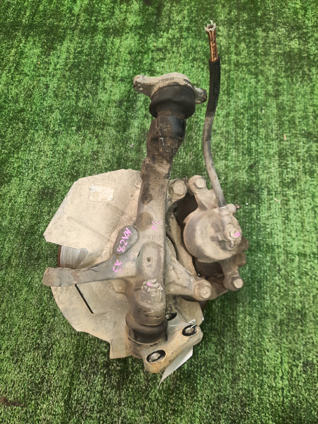 Ступица правая передняя MAZDA BONGO SK22T, SK82V, SK82T, SK22V, SKF2V, SKP2V, SKP2T, SKF2T R2, F8, RF-T, L8 2 ракурс