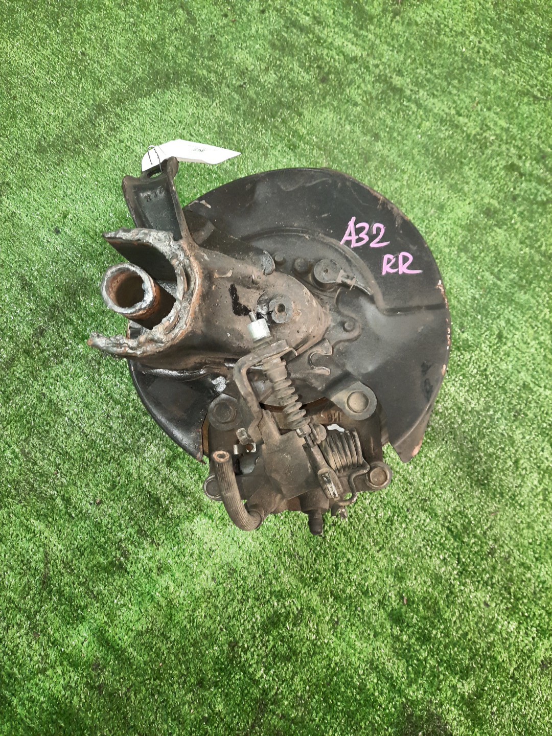 Ступица правая задняя NISSAN CEFIRO, PRIMERA, TINO A32, A33, P12, V10 VQ30DE, VQ20DE, VQ25DE, VQ25DD, QG18DE, QR20DE, SR20VE, QR25DD, SR20DE 2 ракурс