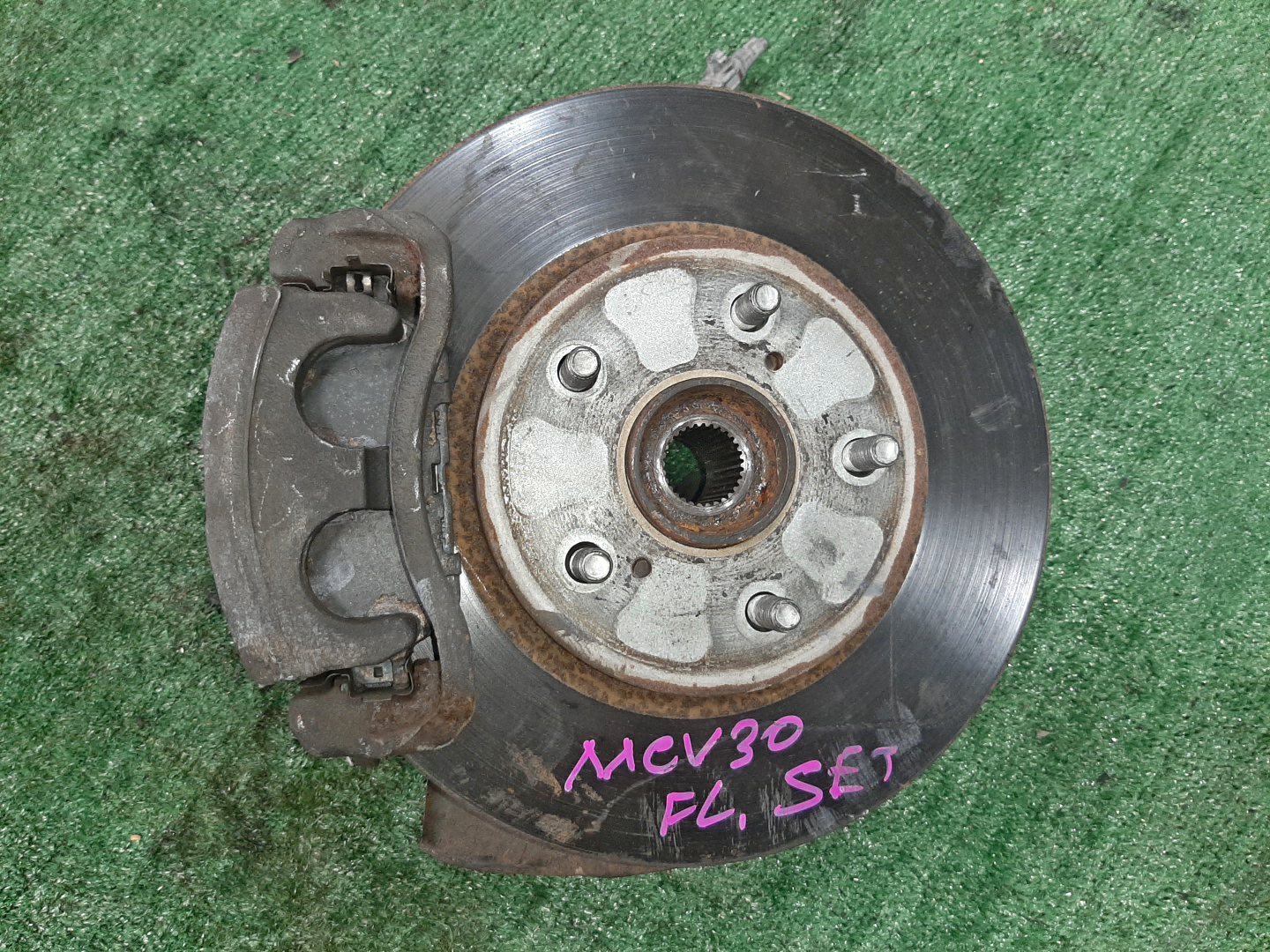 Ступица левая передняя TOYOTA WINDOM MCV30 1MZ-FE 1 ракурс