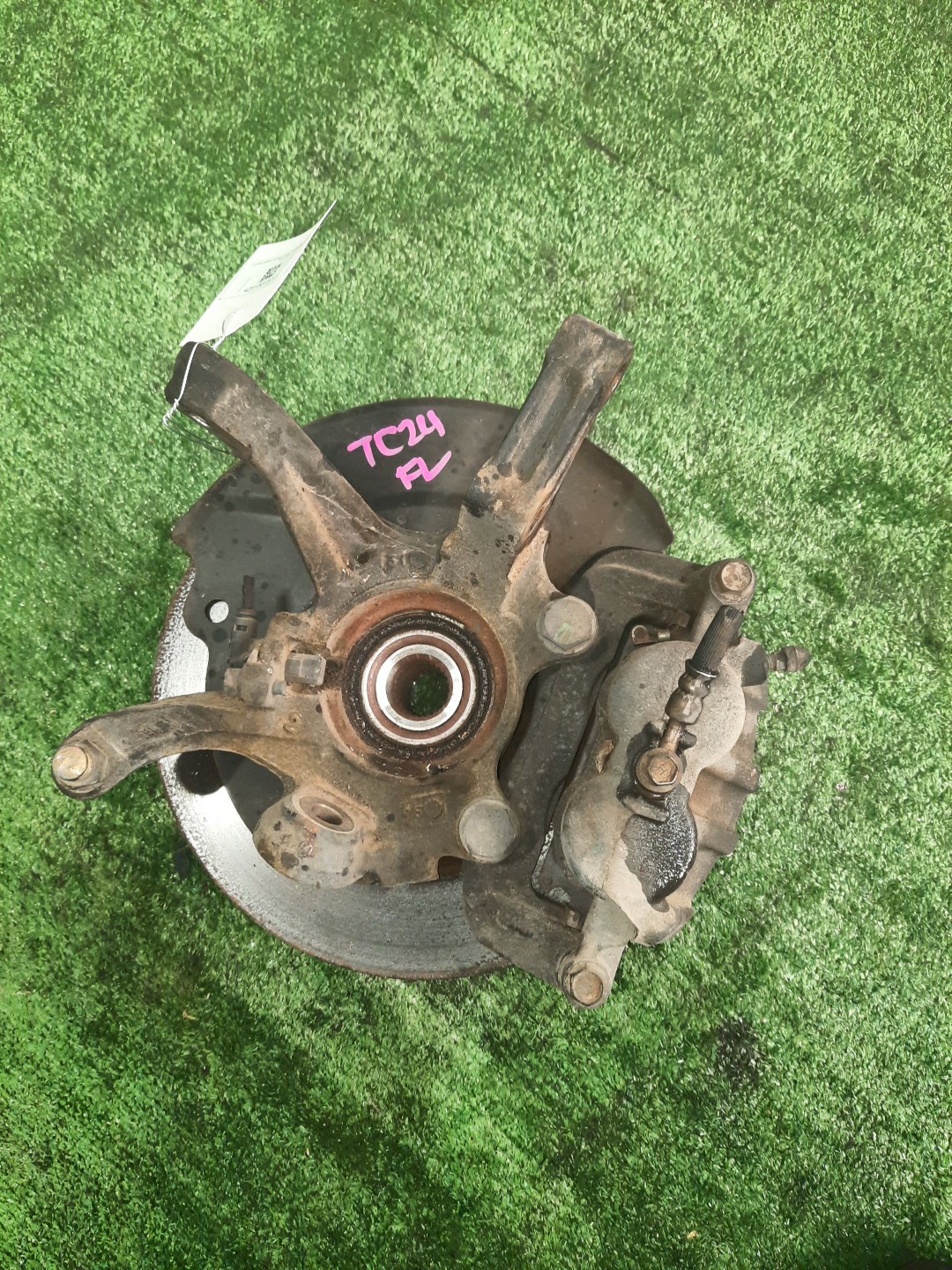Ступица левая передняя NISSAN SERENA TNC24, TC24, RC24, PC24, PNC24, VC24, VNC24 QR20DE, QR25DE, SR20DE, YD25DDTI 1 ракурс Ступица левая передняя NISSAN SERENA TNC24, TC24, RC24, PC24, PNC24, VC24, VNC24 QR20DE, QR25DE, SR20DE, YD25DDTI 1 ракурс