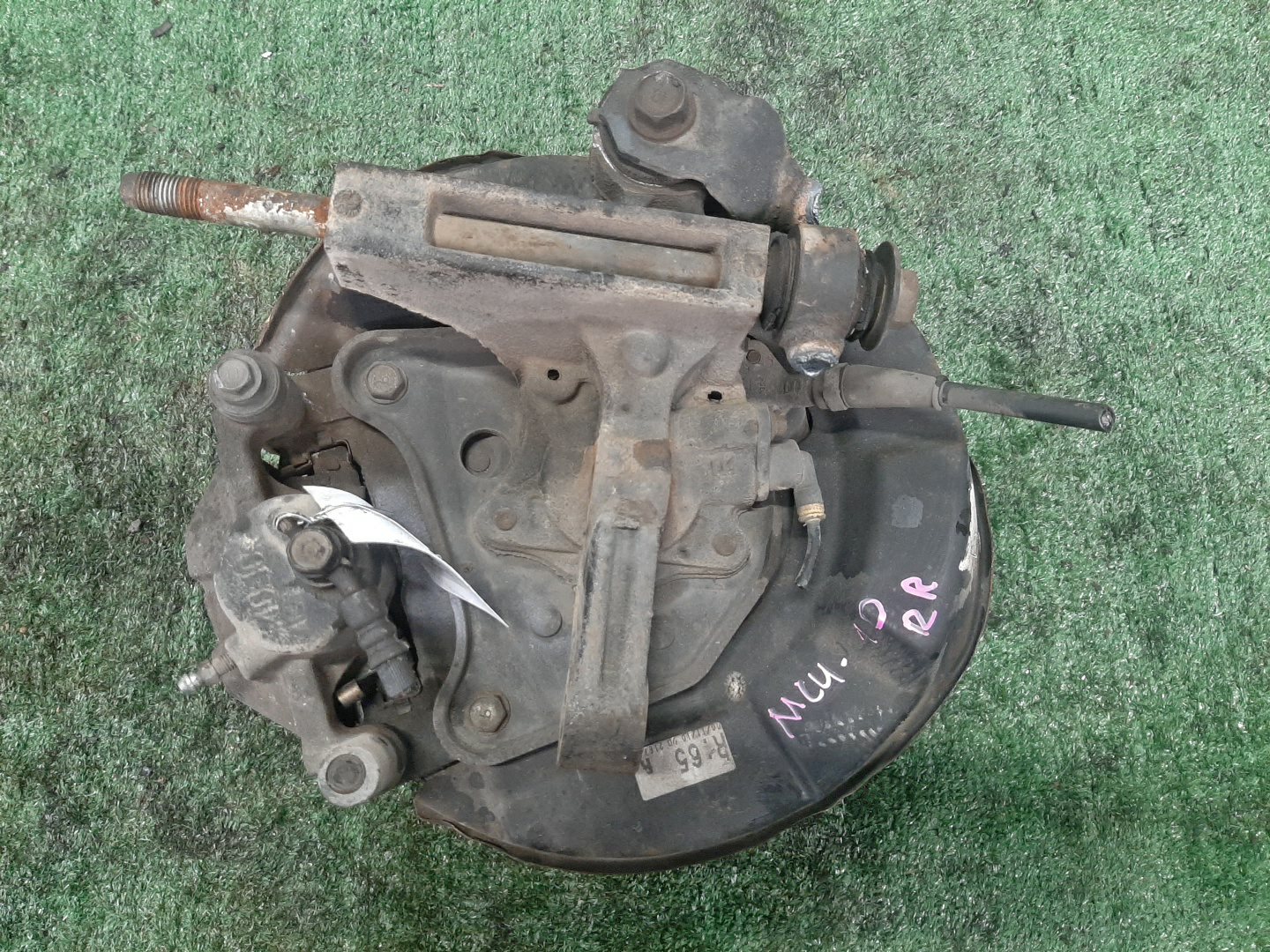 Ступица правая задняя TOYOTA HARRIER MCU10W 1MZ-FE 2 ракурс Ступица правая задняя TOYOTA HARRIER MCU10W 1MZ-FE 2 ракурс