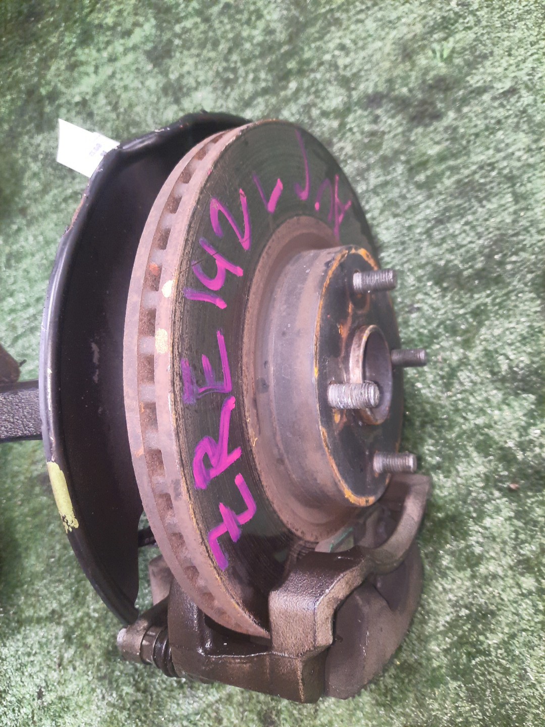 Ступица левая передняя TOYOTA AXIO, COROLLA FIELDER, COROLLA  AXIO, FIELDER NZE141, ZRE142, ZRE142G, NZE141G 1NZ-FE, 2ZR-FAE, 2ZR-FE 3 ракурс