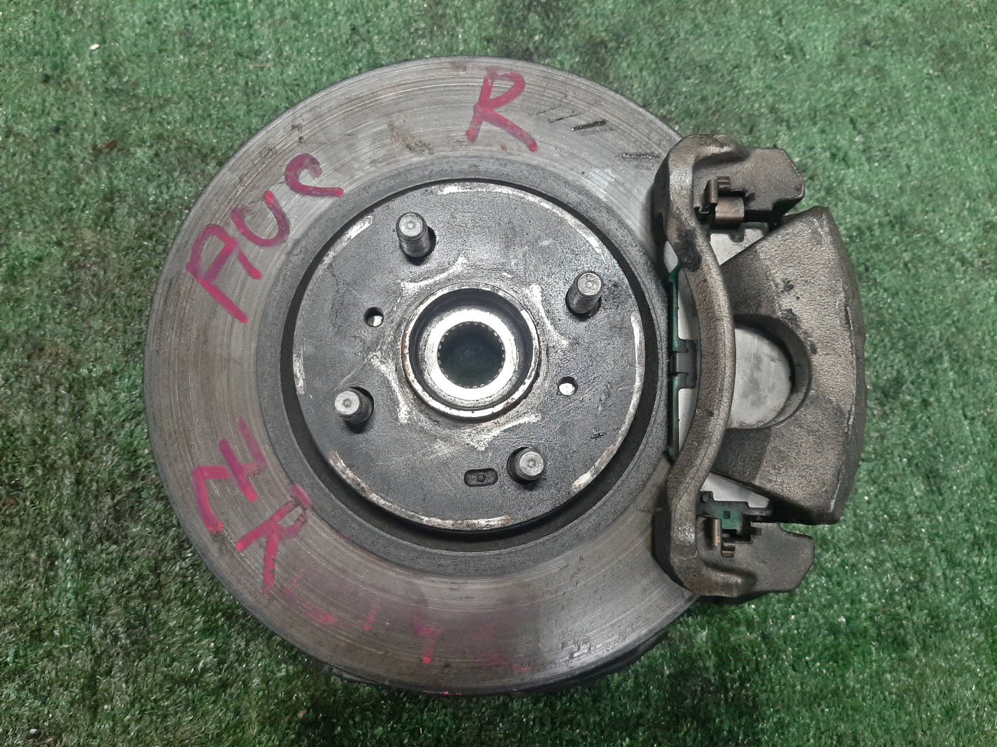 Ступица правая передняя TOYOTA AXIO, COROLLA FIELDER, COROLLA  AXIO, FIELDER NZE141, ZRE142, ZRE142G, NZE141G 1NZ-FE, 2ZR-FAE, 2ZR-FE 1 ракурс