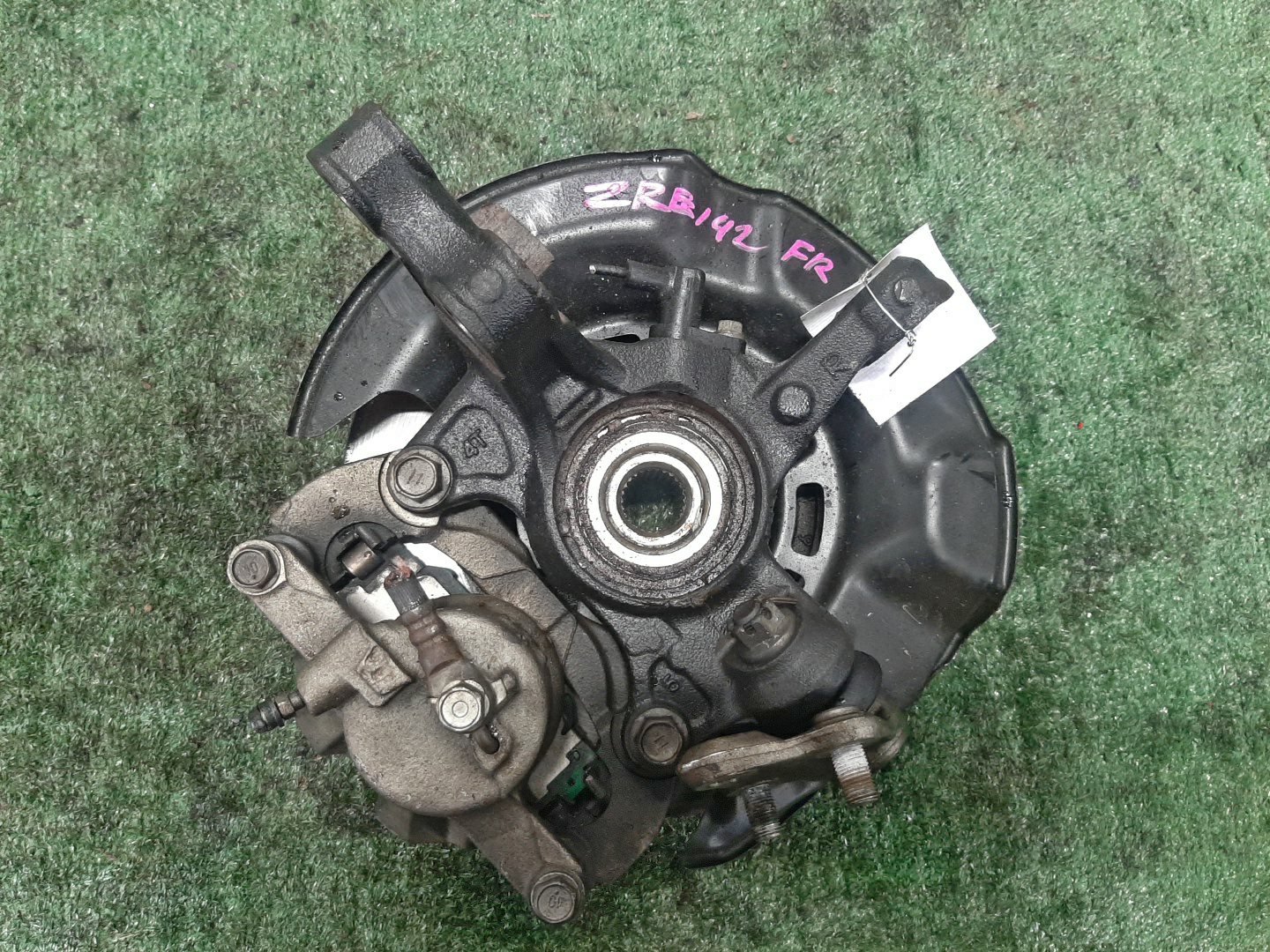 Ступица правая передняя TOYOTA AXIO, COROLLA FIELDER, COROLLA  AXIO, FIELDER NZE141, ZRE142, ZRE142G, NZE141G 1NZ-FE, 2ZR-FAE, 2ZR-FE 2 ракурс