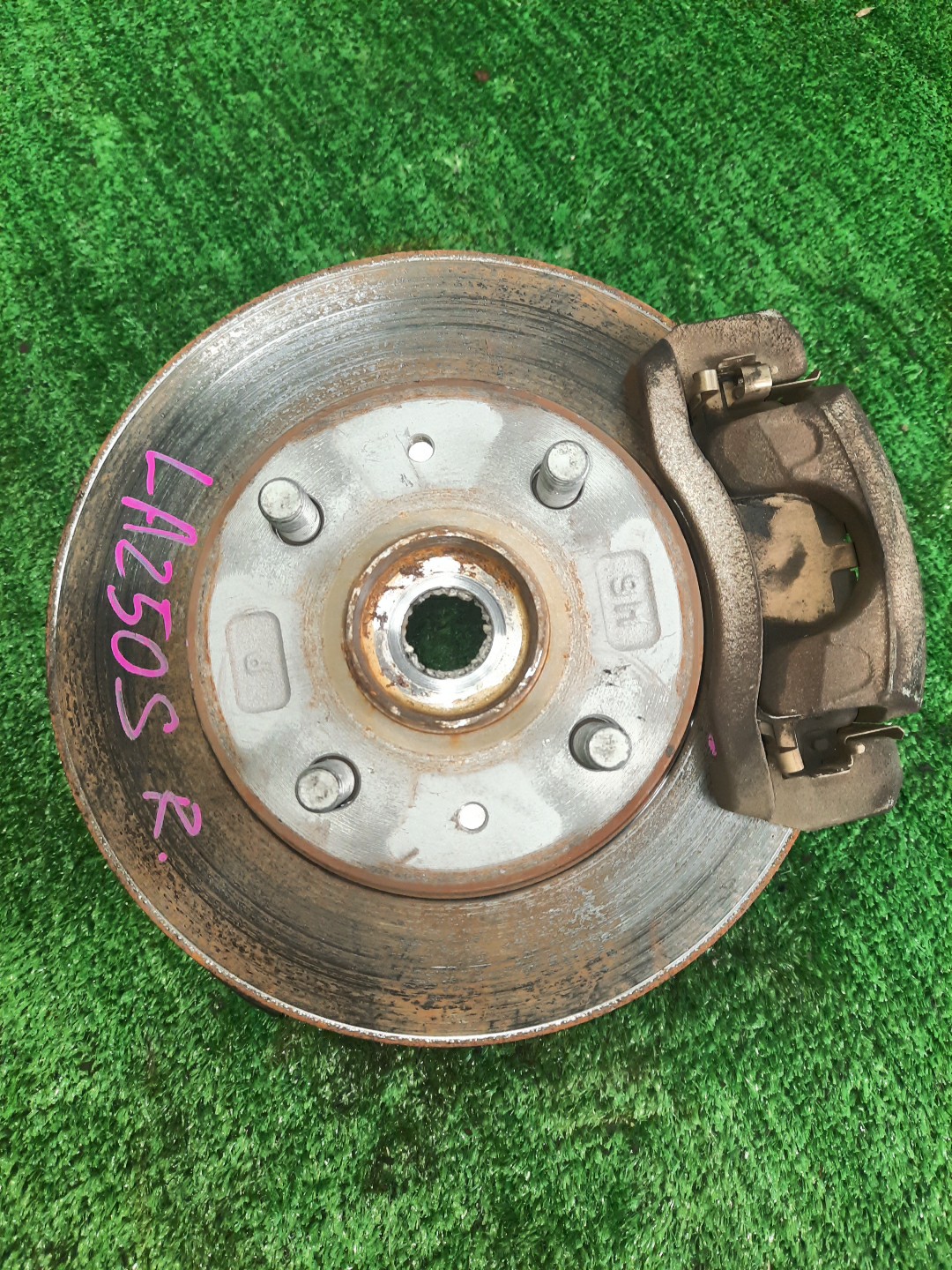 Ступица правая передняя DAIHATSU CAST LA250S KF 1 ракурс