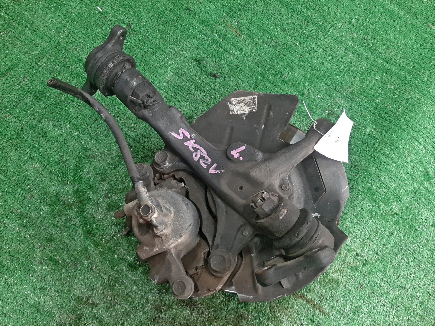 Ступица левая передняя MAZDA BONGO SK22T, SK82V, SK82T, SK22V, SKF2V, SKP2V, SKP2T, SKF2T R2, F8, RF-T, L8 2 ракурс