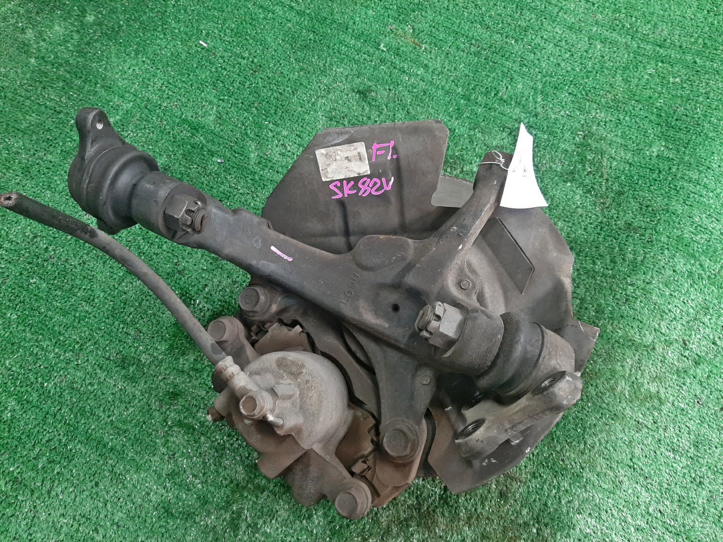 Ступица левая передняя для MAZDA BONGO SK22T, SK82V, SK82T, SK22V, SKF2V, SKP2V, SKP2T, SKF2T R2, F8, RF-T, L8 2 ракурс Ступица левая передняя для MAZDA BONGO SK22T, SK82V, SK82T, SK22V, SKF2V, SKP2V, SKP2T, SKF2T R2, F8, RF-T, L8 2 ракурс